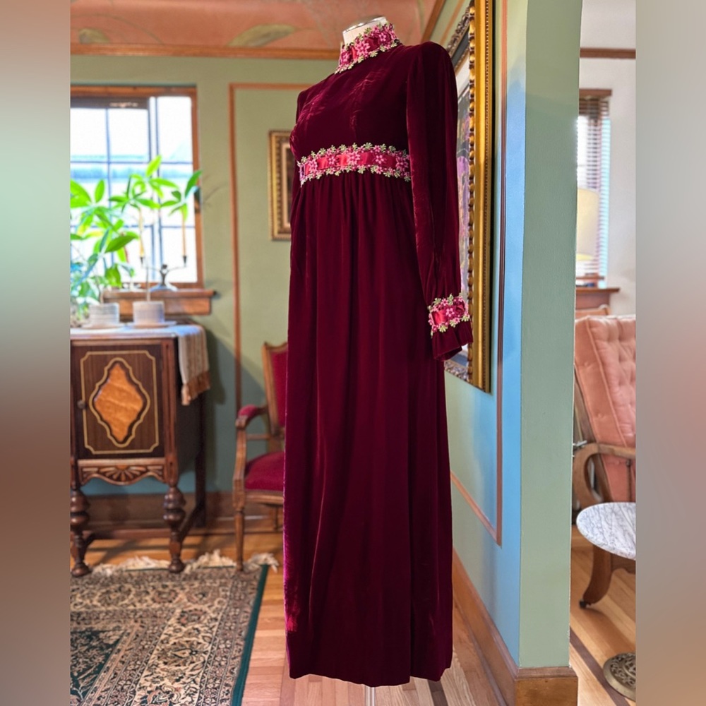 1970s Velvet Renaissance Revival Maxi Dress - Picture 3 of 12